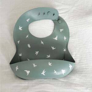 3/$20 Silicon Bib Seagull Print | Mushie |